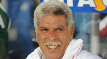 ظهور نادر للكابتن حسن شحاتة وتطورات صحته في منزل نجله